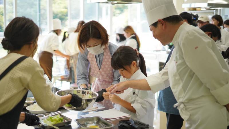 「ホテルのシェフから学ぶ子どもたちの未来の味付け」<br>子ども料理教室　ゆがふいん 星料理長